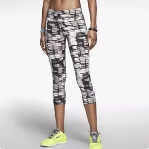Nike Legendary Night Light Capri Abstract Print Gray Black Crop Legging Pant S